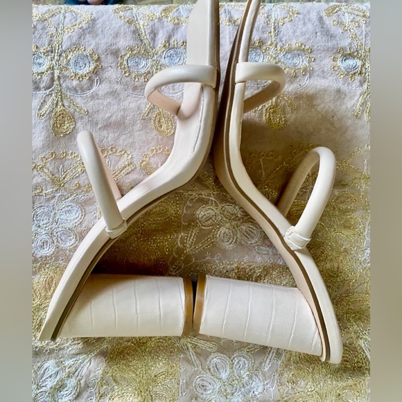 Beige slides chunky heel like new - Picture 6 of 10